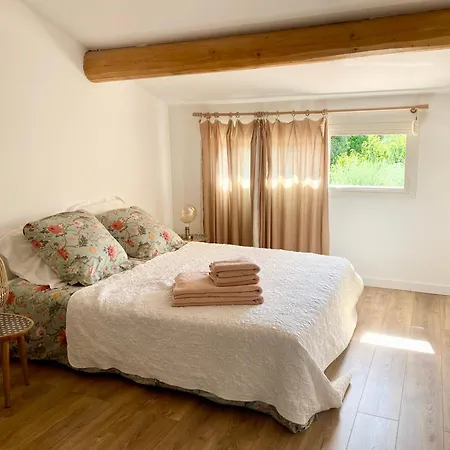D'hotes Avec Piscine Au Calme Bed & Breakfast Gemenos