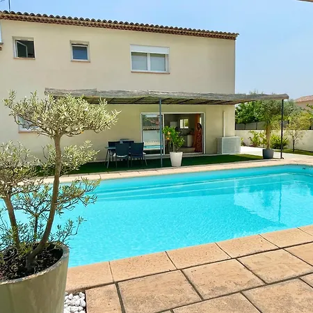 D'hotes Avec Piscine Au Calme Gemenos