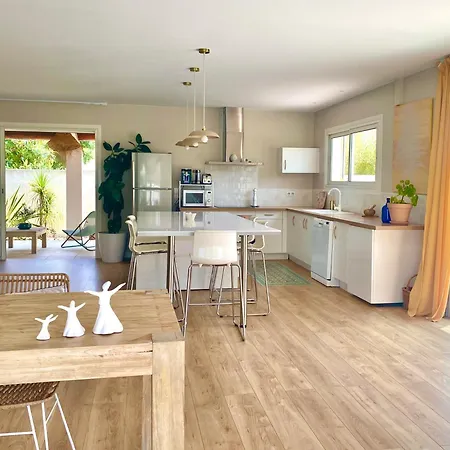 D'hotes Avec Piscine Au Calme Bed & Breakfast Gemenos