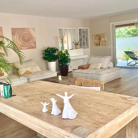 D'hotes Avec Piscine Au Calme Bed & Breakfast *