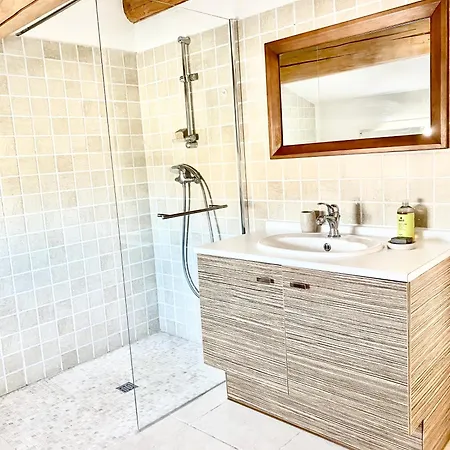 D'hotes Avec Piscine Au Calme Bed & Breakfast
